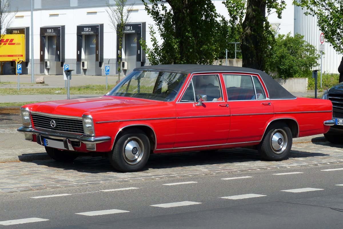 Opel Diplomat B, gesehen in Berlin, bereits im Mai 2016.