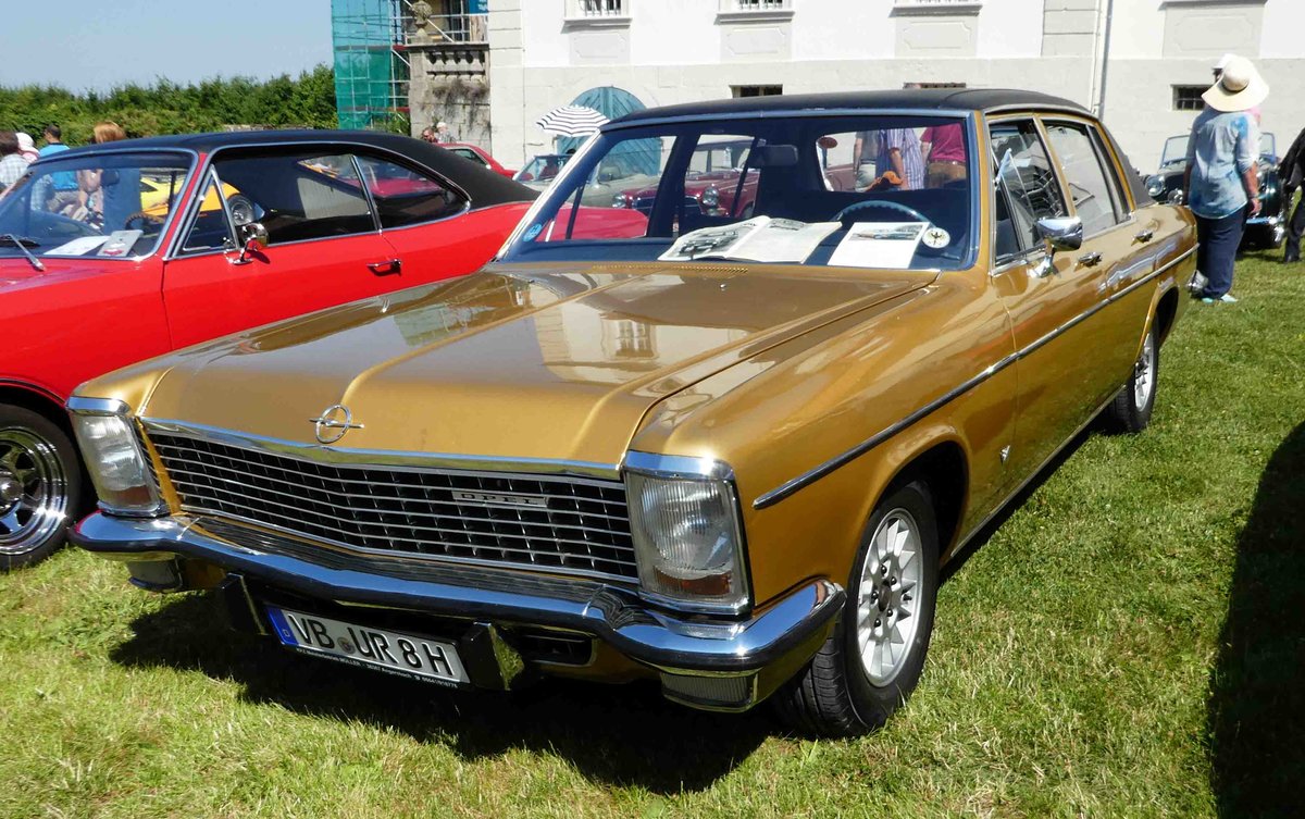 =Opel Diplomat B, V 8, 5,4l, 230 PS,  Bj. 1970, steht bei Blech & Barock im Juli 2018 auf dem Gelände von Schloß Fasanerie bei Eichenzell