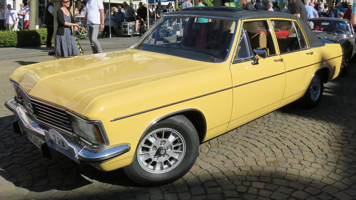 Opel Diplomat bei der 29. Viersener Oldtimer-Rallye am 27.05.2017 