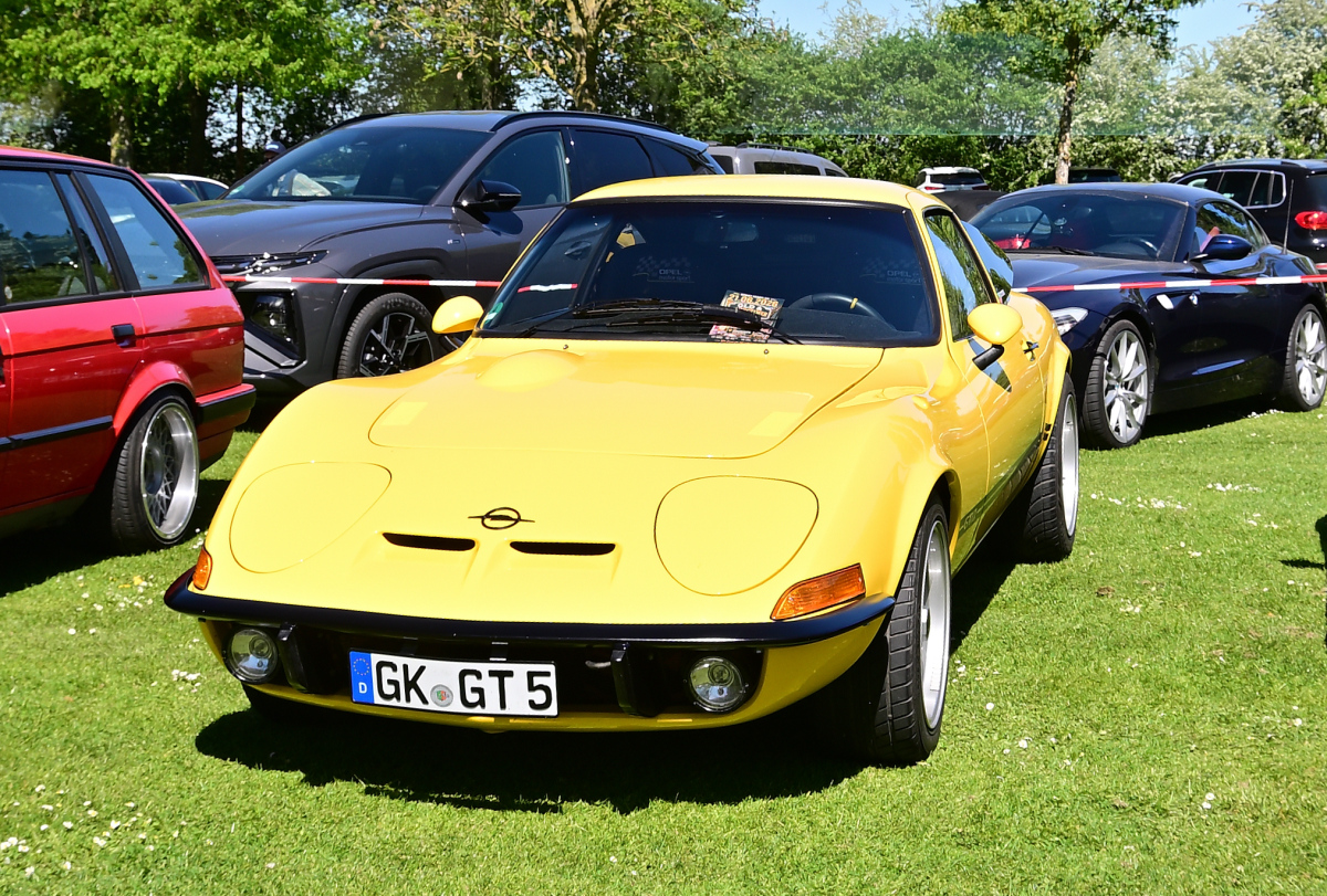 Opel GT, am 1.5.2026 auf dem Show / Parkplatz des Fr�hlingserwachen der Oldtimerfreunde Grenzland, Loherhof Geilenkirchen