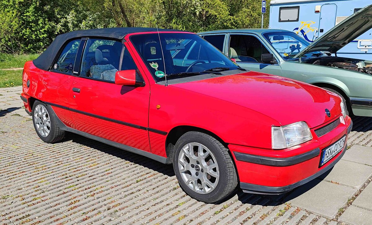 =Opel Kadett E Edition 1.6 i, gesehen bei der Oldtimerveranstaltung in Frankenberg, 05-2026
