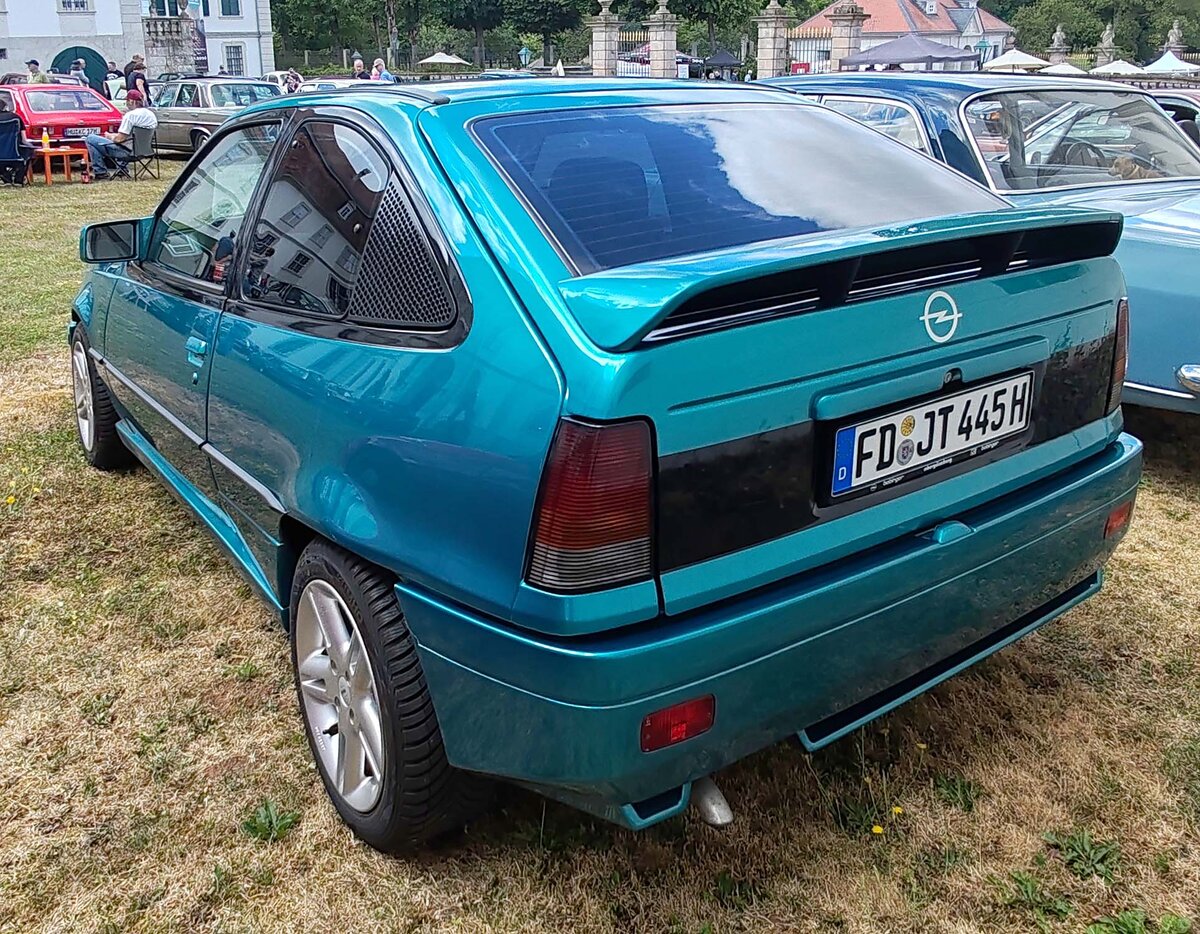 =Opel Kadett E, gesehen bei der Oldtimerausstellung Blech & Barock bei Schloss Fasanerie, 07-2026