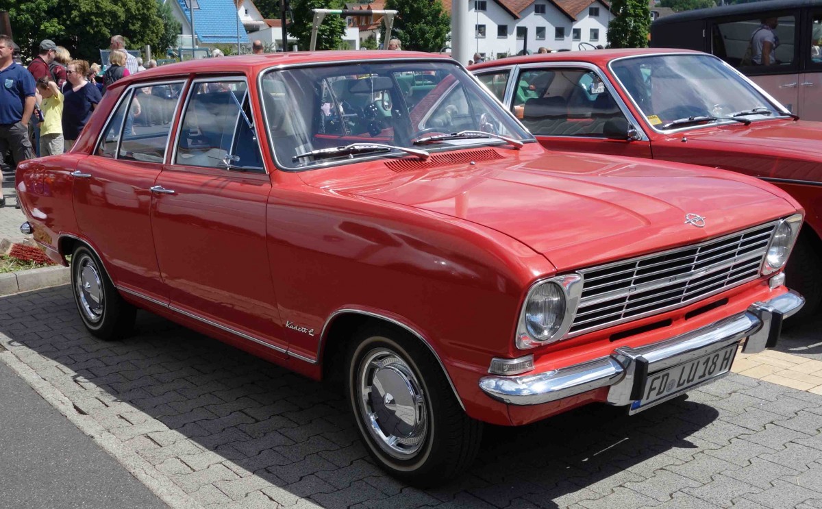 Opel Kadett L, ausgestellt bei der Oldtimerausstellung der  Alten Zylinder  Hilders im Juni 2015