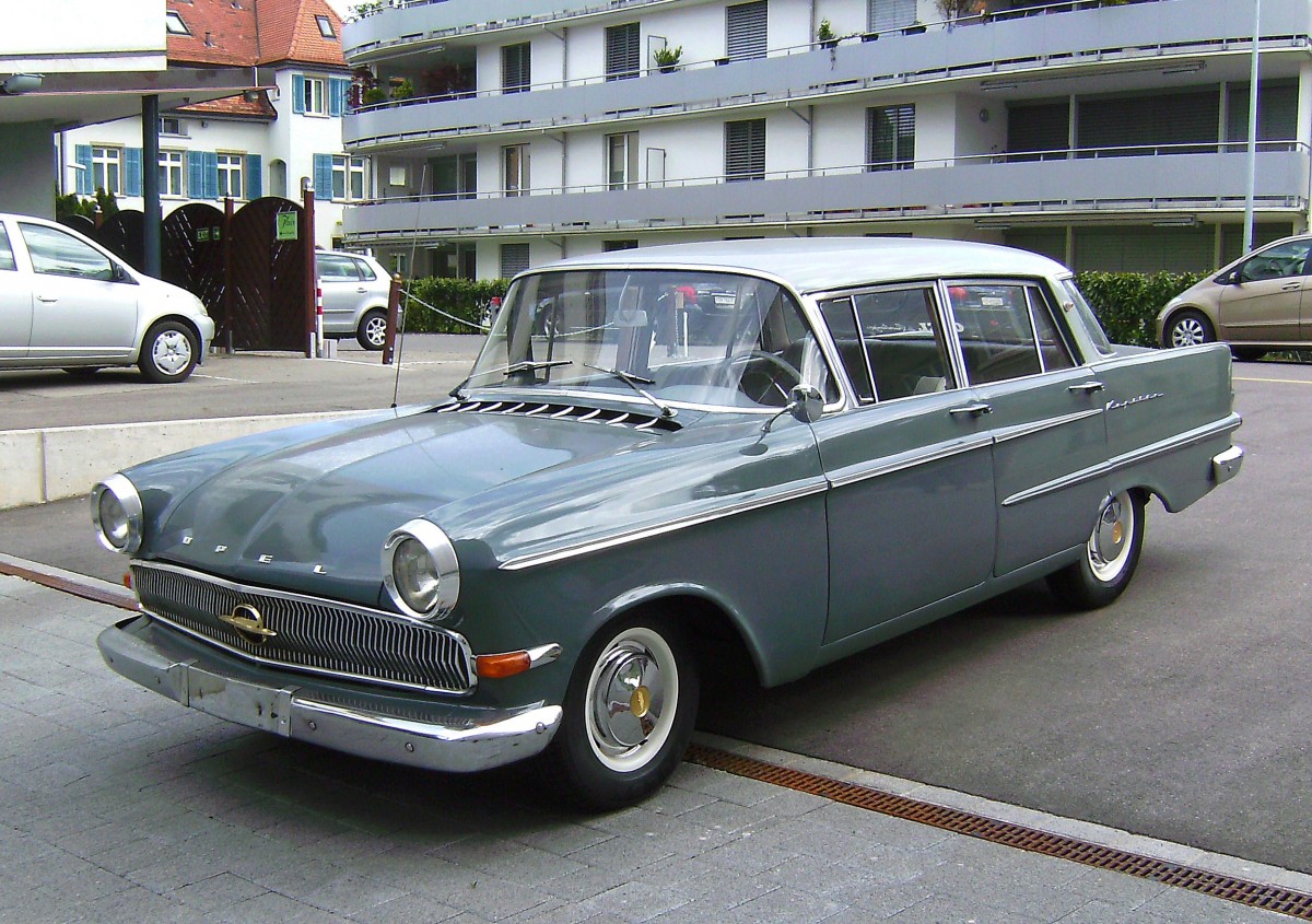 Opel Kapitän, Baujahr 1962. Aufgenommen am 8. Mai 2009 in Wetzikon, Kanton Zürich, Schweiz