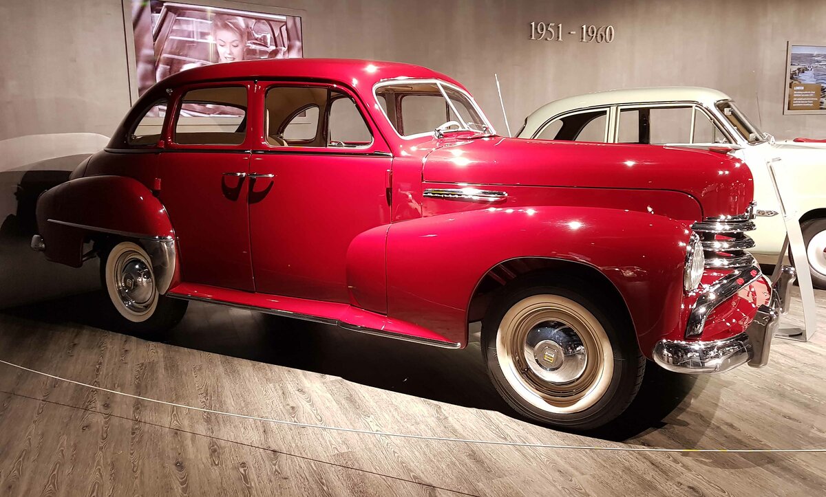 =Opel Kapitän, Bauzeit 1951 - 1953, 2473 ccm, 58 PS, 130 km/h, ausgestellt im EFA Museum in Amerang, 06-2022