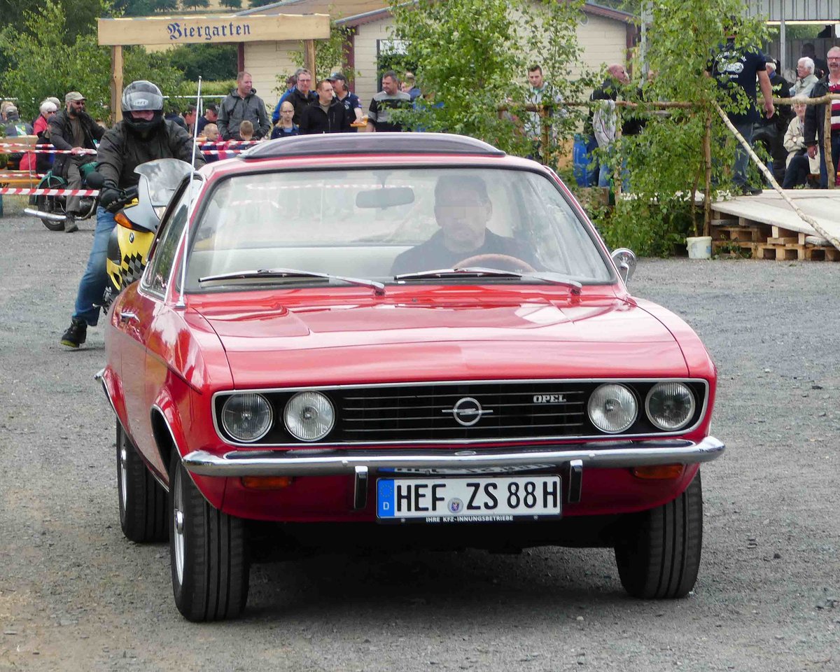 =Opel Manta A, gesehen bei den Motorrad-Oldtimer-Freunden Kiebitzgrund im Juni 2018