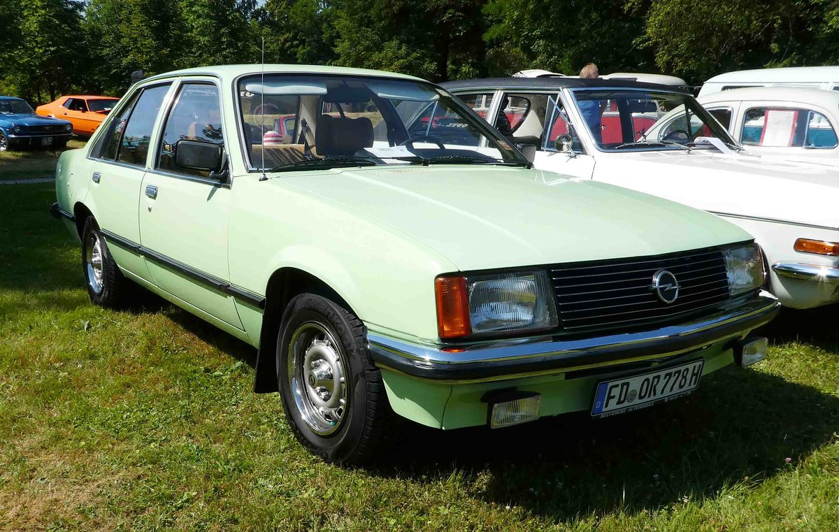=Opel Rekord 2.0 S, Bj. 1978, 101 PS, ausgestellt bei Blech & Barock im Juli 2018 auf dem Gelände von Schloß Fasanerie bei Eichenzell