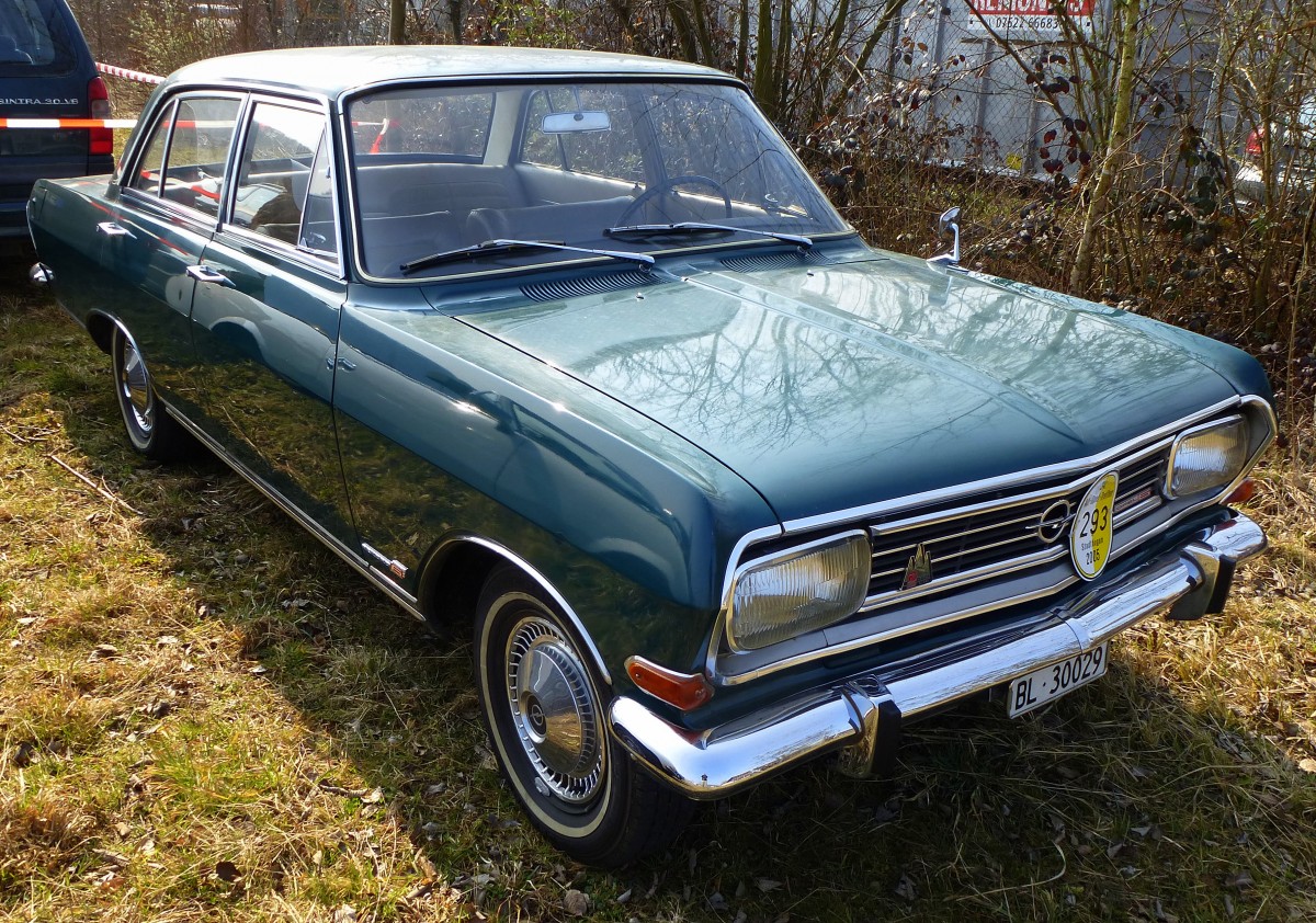 Opel Rekord 6, PKW der oberen Mittelklasse, gebaut von 1965-66, Oldierama Lörrach, März 2015  