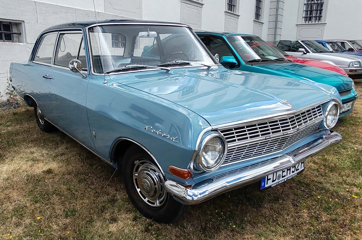 =Opel Rekord A 1700, gesehen bei der Oldtimerausstellung Blech & Barock bei Schloss Fasanerie, 07-2026