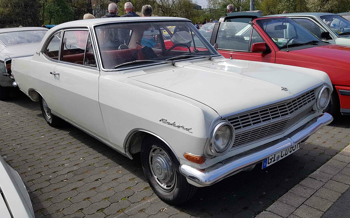 =Opel Rekord A ausgestellt bei der Oldtimerveranstaltung in Frankenberg/Eder im Mai 2023
