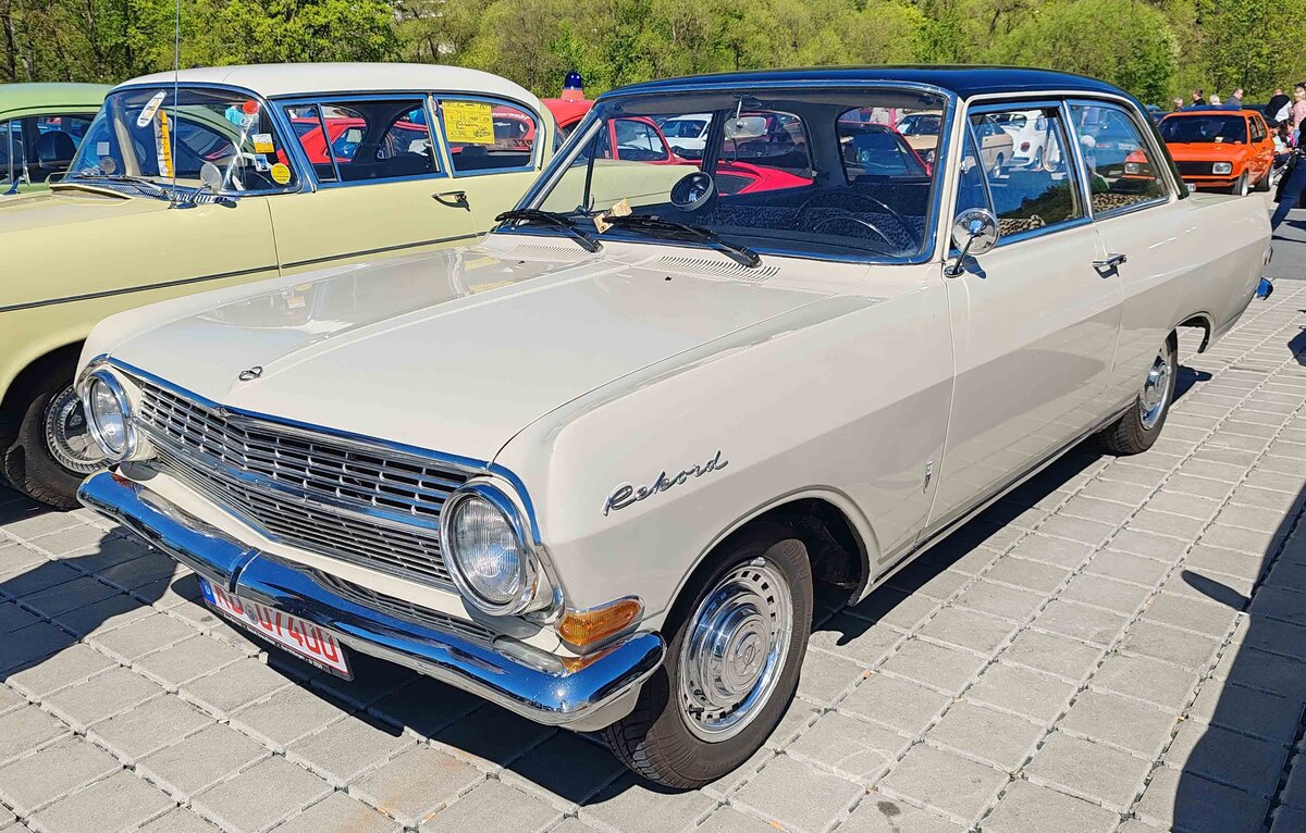 =Opel Rekord A, gesehen auf dem Ausstellungsgel�nde der Oldtimerveranstaltung in Frankenberg/Eder im Mai 2026