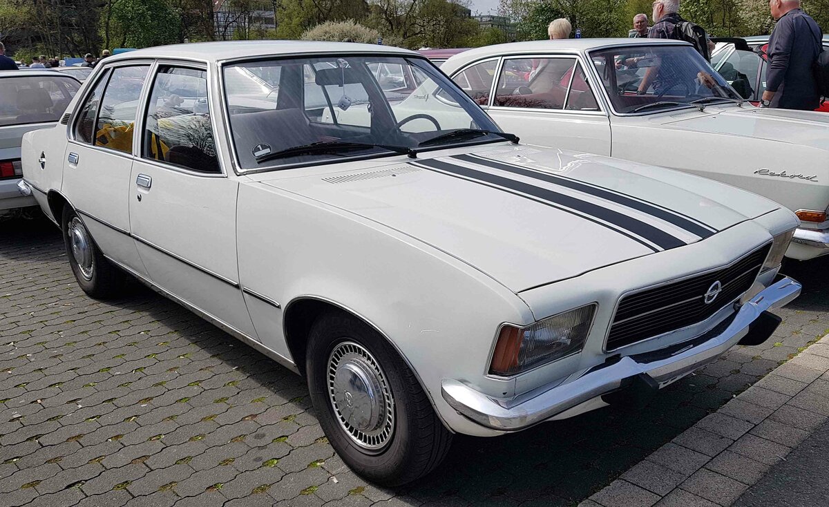 =Opel Rekord D, ausgestellt bei der Oldtimerveranstaltung in Frankenberg/Eder im Mai 2023