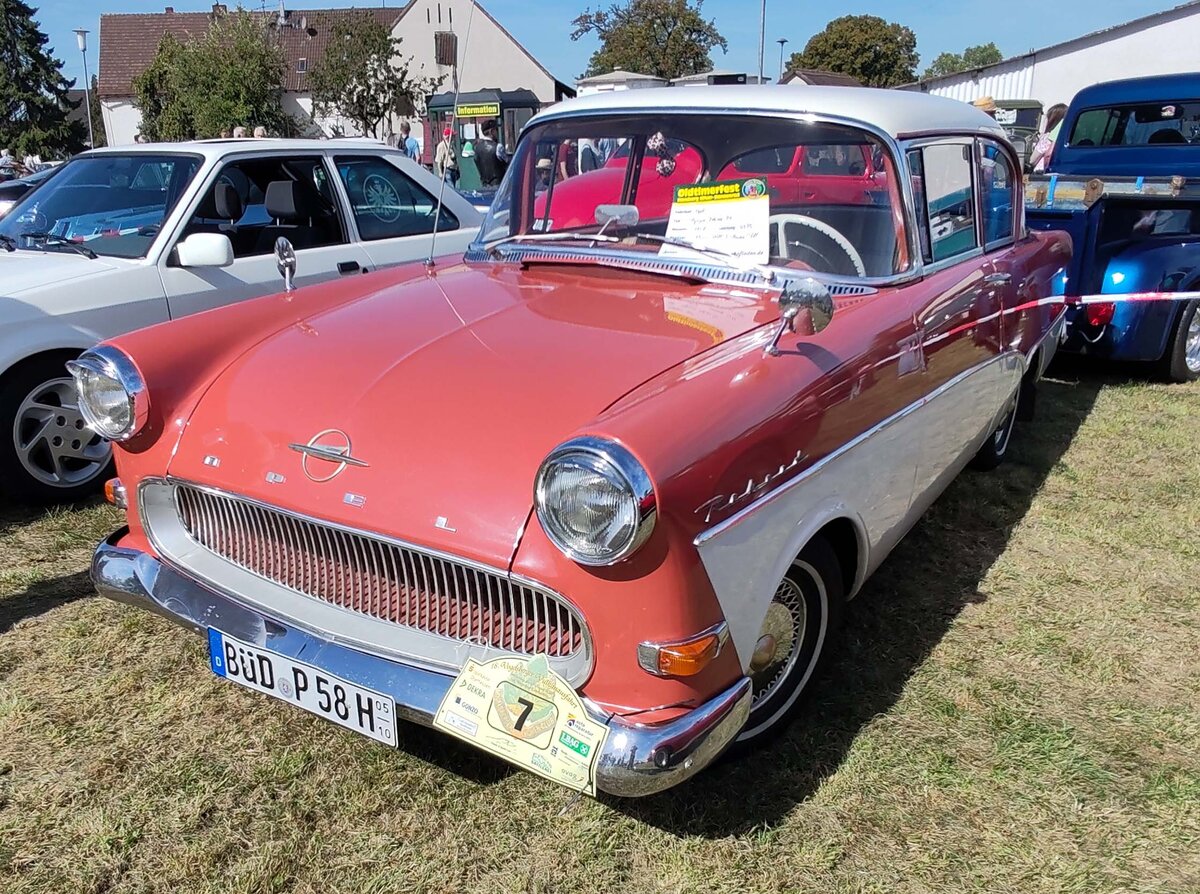 =Opel Rekord P1, Bj. 1958, ausgestellt bei der Oldtimerveranstaltung der OLDTIMERFREUNDE OHMTAL in Dannenrod, 09-2025