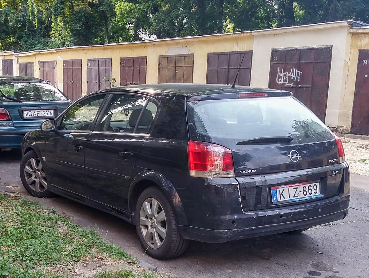 Opel Signum, fotografiert in Pécs (HU), Sommer 2019.