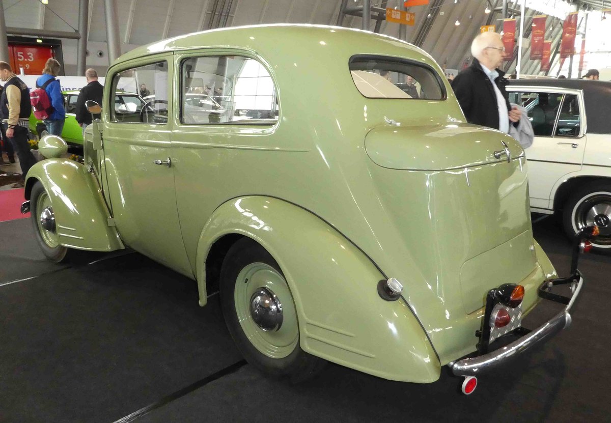 =Opel Typ 1397 LZ, Bj. 1934, 1288 ccm, 24 PS, stand zum Verkauf bei den Retro Classics in Stuttgart, 03-2019. 28914 Exemplare wurden 1934 - 1935 in verschiedenen Modellvarianten gefertigt. Das gezeigte Fahrzeug wurde von 2000 - 2010 komplett restauriert.