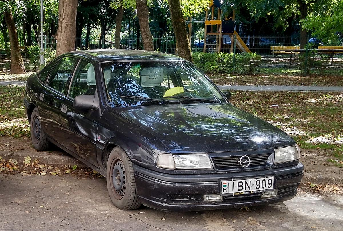 Opel Vectra A, aufgenommen in Budapest (HU), September, 2019