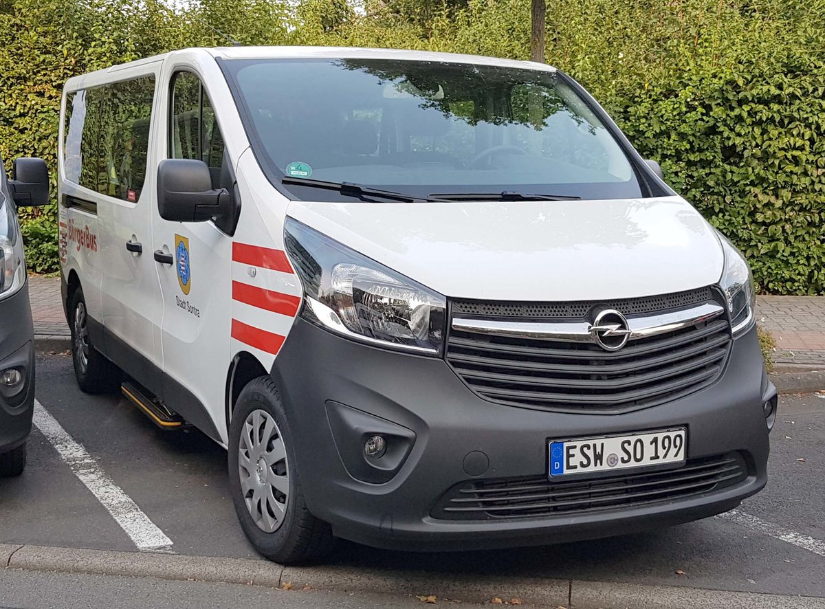 =Opel Vivaro als Bürgerbus der Stadt SONTRA steht in Hünfeld anl. der Hessischen Feuerwehrleistungsübung 2019, 09-2019
