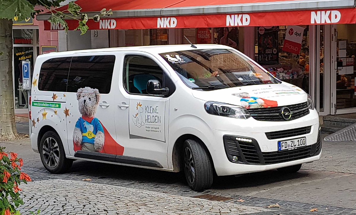 =Opel Vivaro von  Kleine Helden  unterwegs in Hünfeld, 09-2020