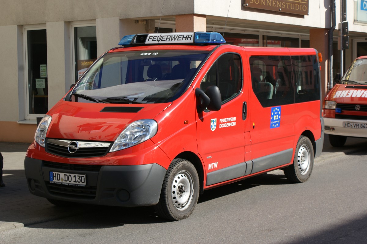 Opel Vivaro Mannschaftstransportwagen der Feuerwehr Dossenheim. Aufgenommen am 09.03.2014. 