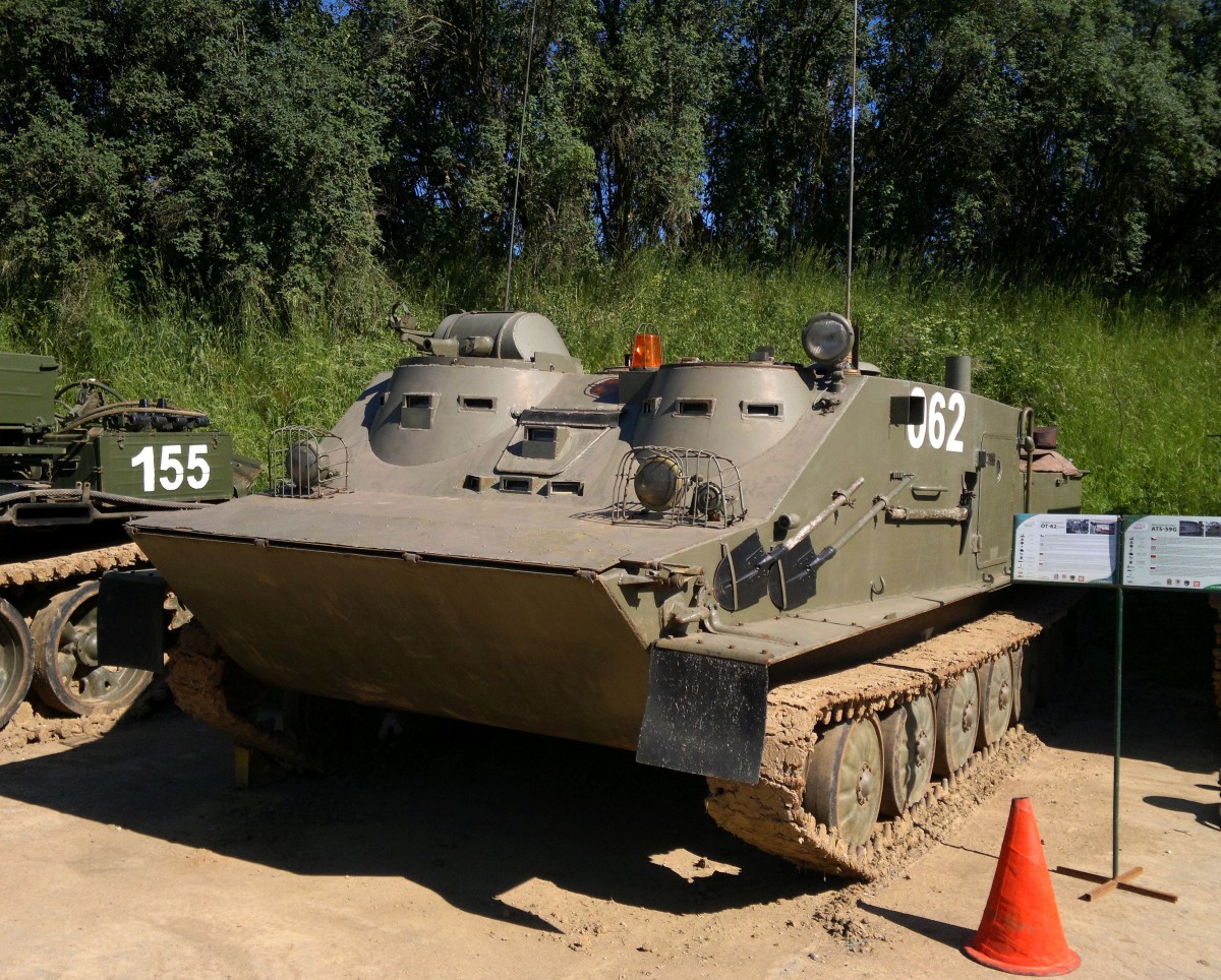 OT 62 Topas (SSSR BTR 50) ist ein Transportpanzer aus den späten 1950er Jahren, der gemeinsam von Polen und der Tschechoslowakei (ČSSR) entwickelt wurde.in Military Museum Rokycany am 5.6. 2015.