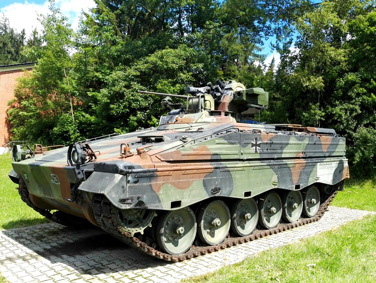 Panzer als ausgemustertes Ausstellungsstück Kaserne Regen 09.07.2016
