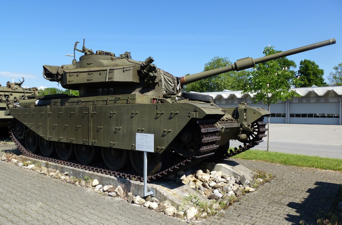 Panzer  Centurion Mark VII, gebaut von 1953-56 in Großbritannien, 8,4cm Kanone, 700PS, Vmax.35Km/h, von 1955-93 im Dienst der Schweizer Armee, Panzermuseum Thun, Mai 2015 