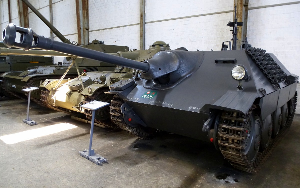 Panzerjäger G13, von den Skoda-Werken in der CSR von 1945-49 gebauter Jagdpanzer, basierend auf dem Jagdpanzer  Hetzer  der Deutschen Wehrmacht von 1944, Schweizerisches Militärmuseum Full, Juni 2013