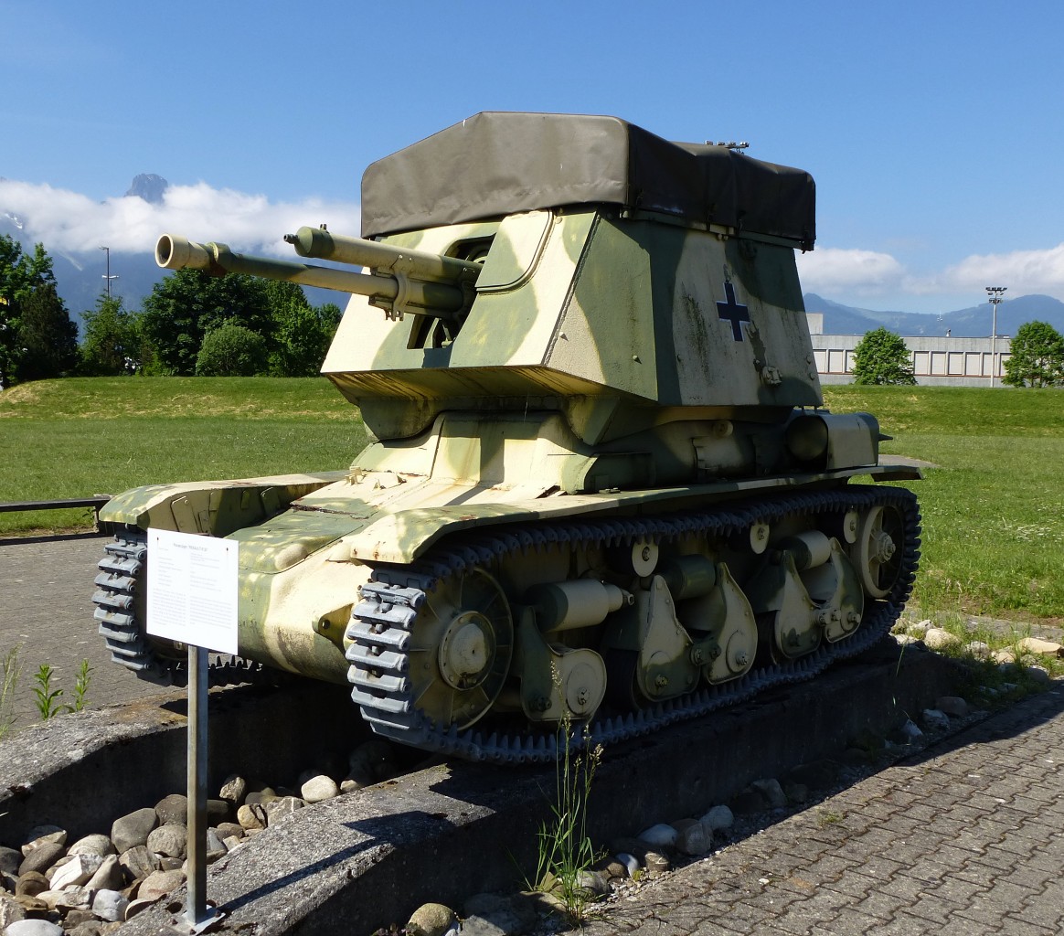 Panzerjger Renault R35, von 1940-41 wurden 1600 Stck in Frankreich gebaut, von deutschen Truppen erbeutet und umgebaut wie dieses Fahrzeug, 4,7cm PAK, 82PS, Vmax.20Km/h, Panzermuseum Thun, Mai 2015