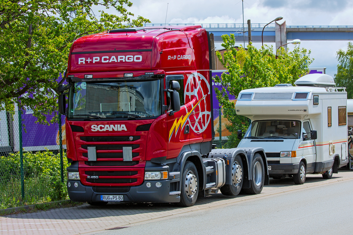 Parkende SCANIA R 450 Sattelzugmaschine in Stralsund. - 15.05.2016
