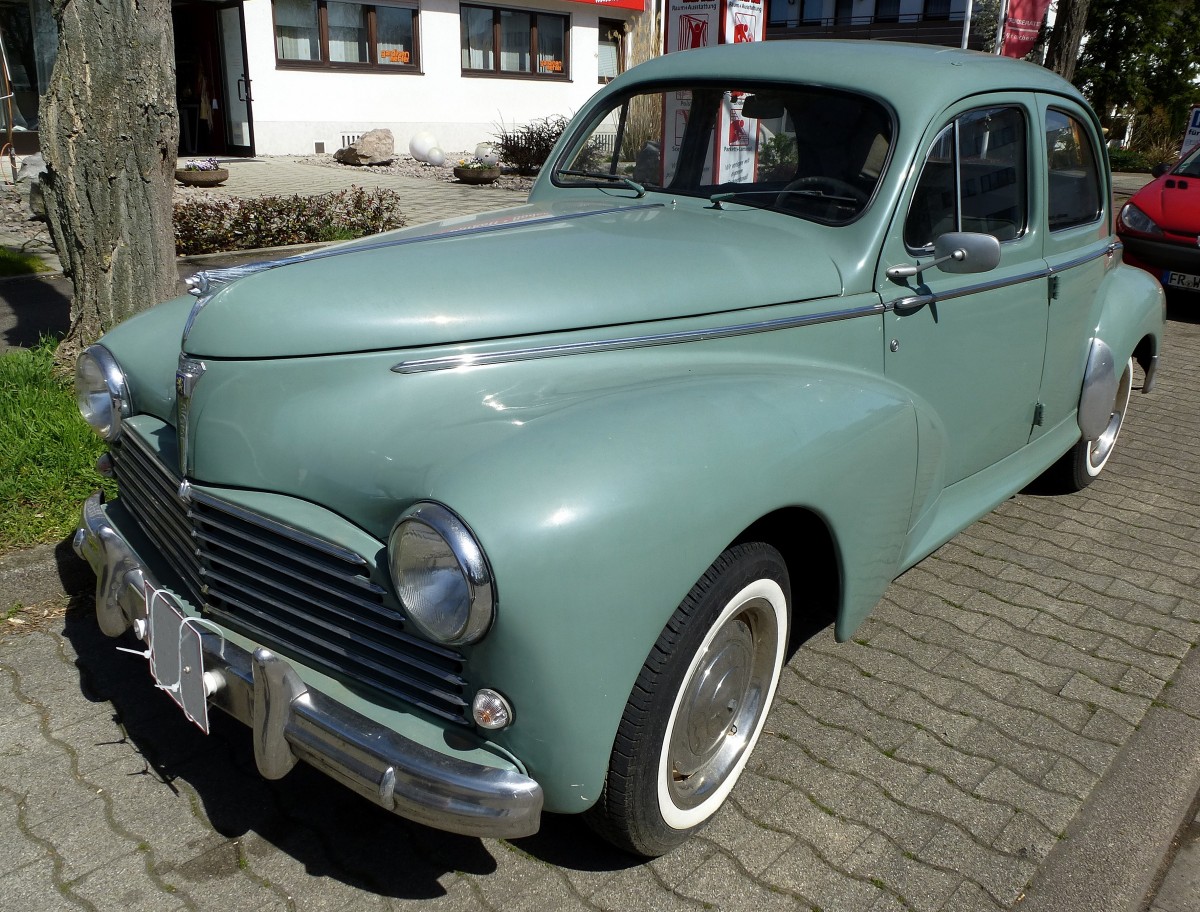 Peugeot 203, von 1948-60 wurden viele Varianten angeboten, u.a. Limousine, Kombi, Coupe, Kastenwagen, April 2015