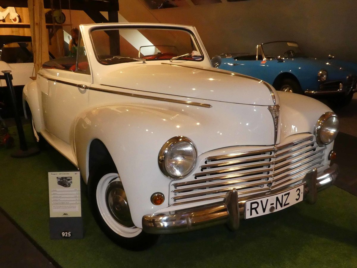 =Peugeot 203, Bj. 1954, 45 PS, ausgestellt im Auto & Traktor-Museum-Bodensee, 10-2019