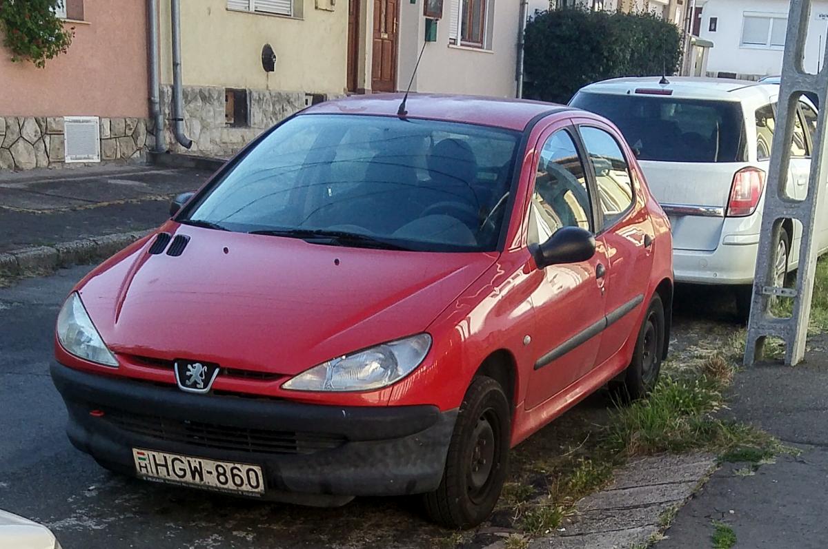 Peugeot 206 Basisvariante. Aufnahme: Pécs (Ungarn) September, 2019.