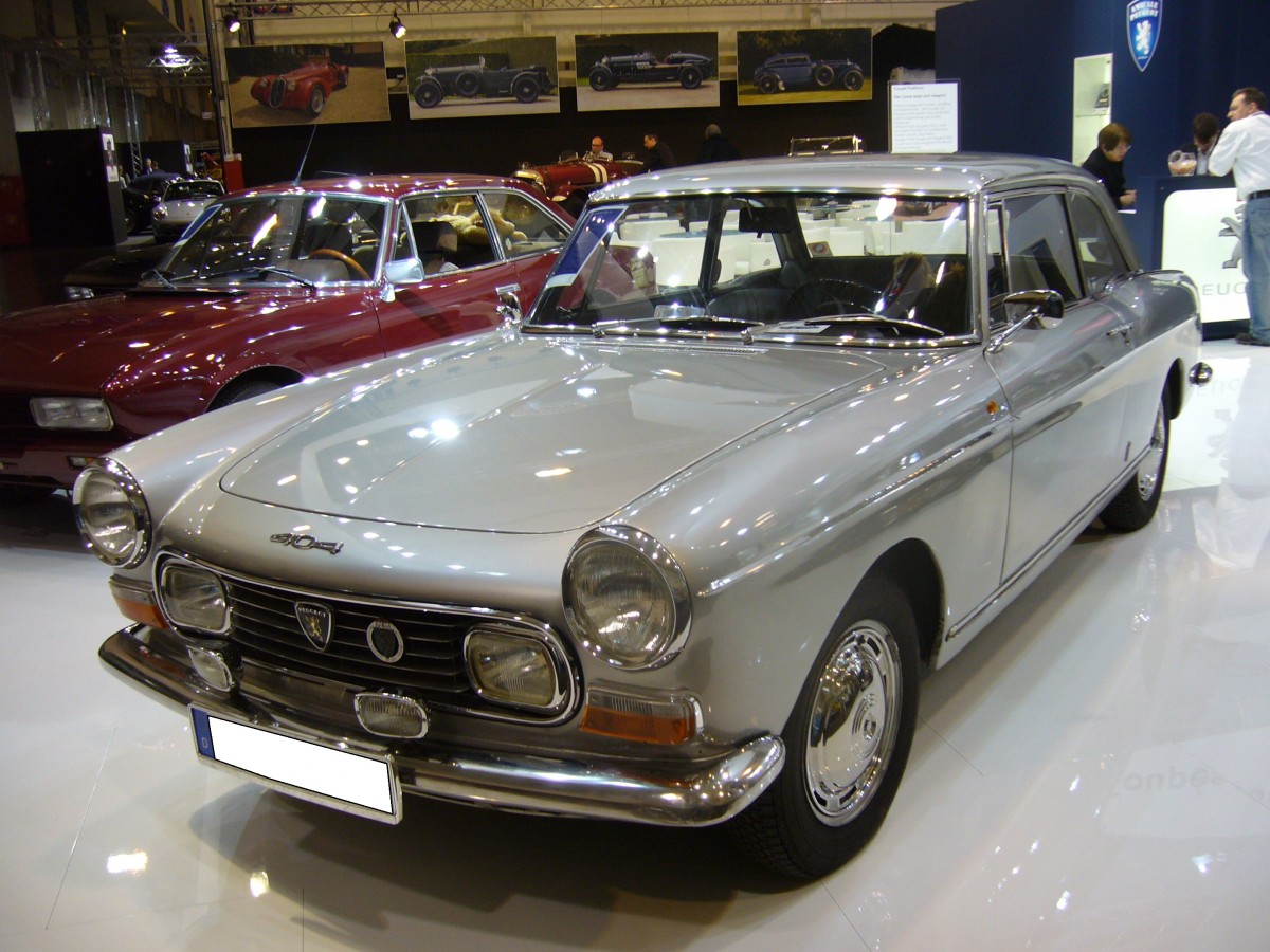Peugeot 404 Coupe. 1962 - 1968. Der 1960 vorgestellten 404 Limousine folgte 1962 das bei Pininfarina gebaute Coupe. Techno Classica Essen am 30.03.2014.