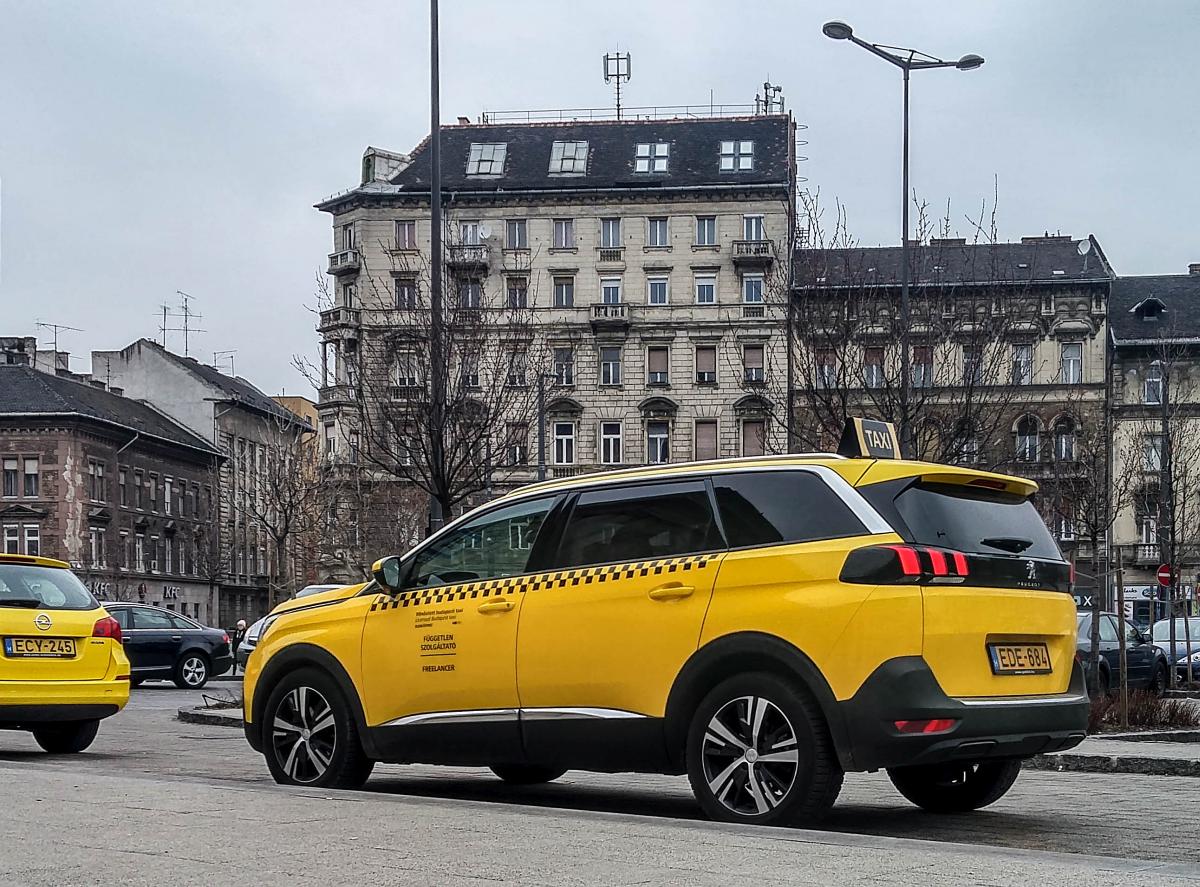Peugeot 5008 als Taxi in Budapest am 25.03.2018