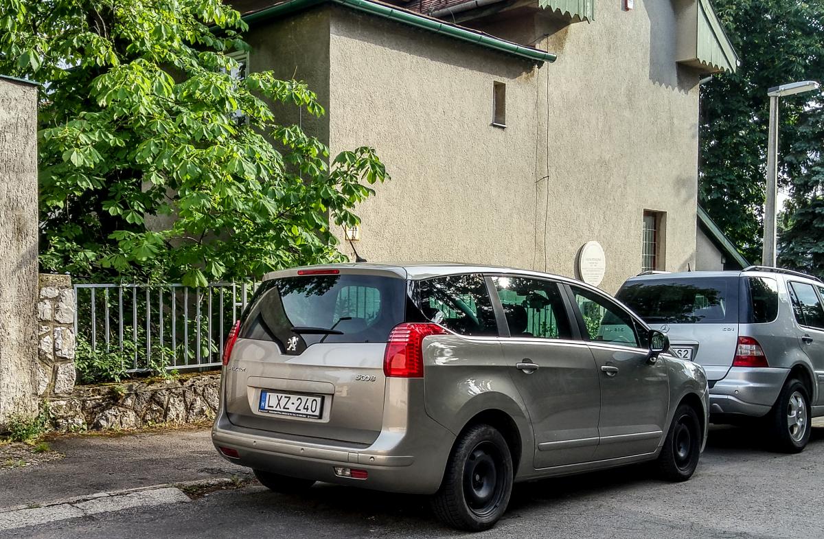 Peugeot 5008 Rückansicht in Juni 2020.