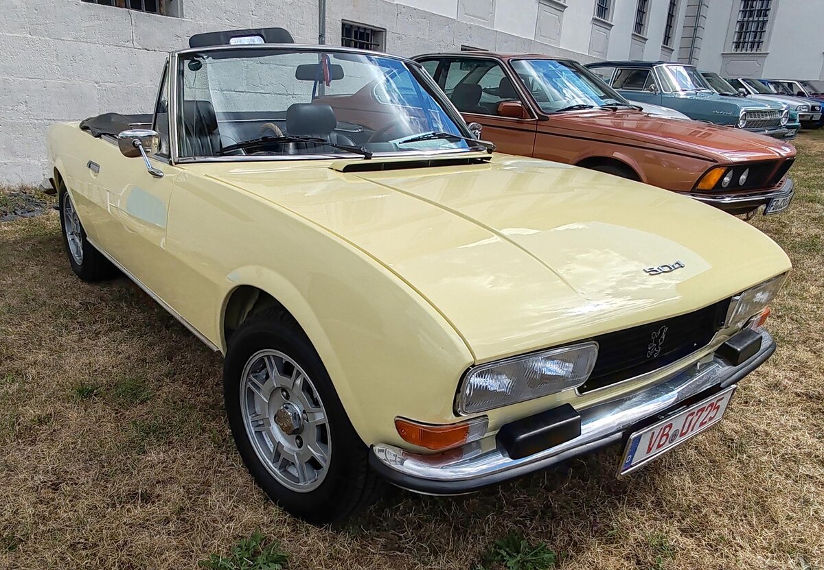 =Peugeot 504 Cabrio V6, Bj. 1975, 2900 ccm, sucht einen neuen Besitzer bei der Oldtimerausstellung Blech & Barock bei Schloss Fasanerie, 07-2026