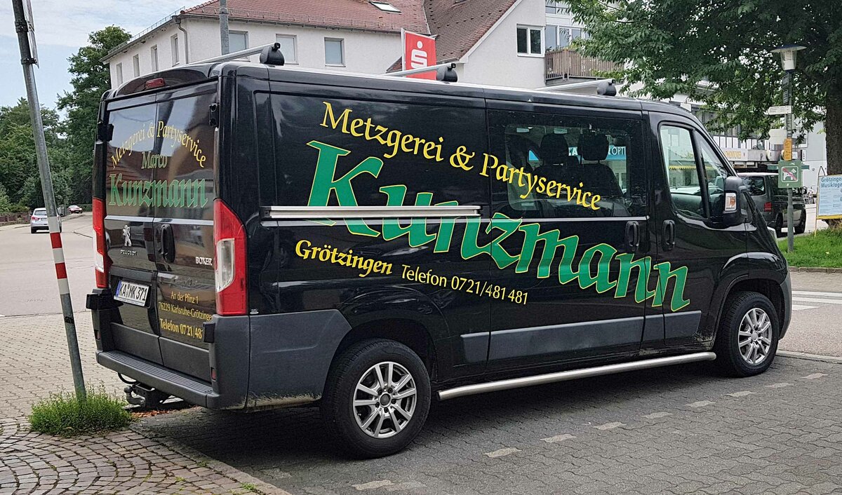 =Peugeot Boxer der Metzgerei KUNZMANN sthet in Grötzingen, 08-2023