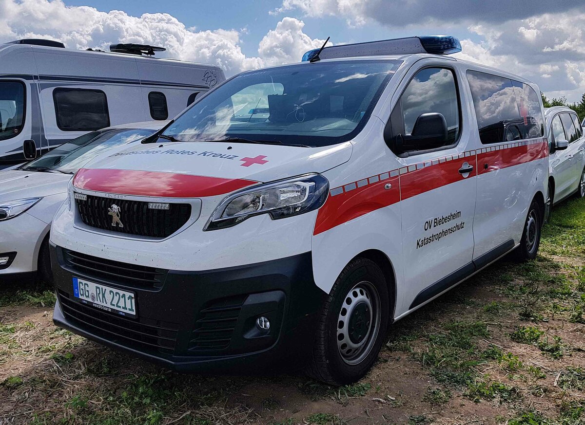 =Peugeot Expert als Katastrophenschutzfahrzeug des DRK OV BIEBESHEIM, steht auf dem Parkplatz der Rettmobil 2022, 05-2022
