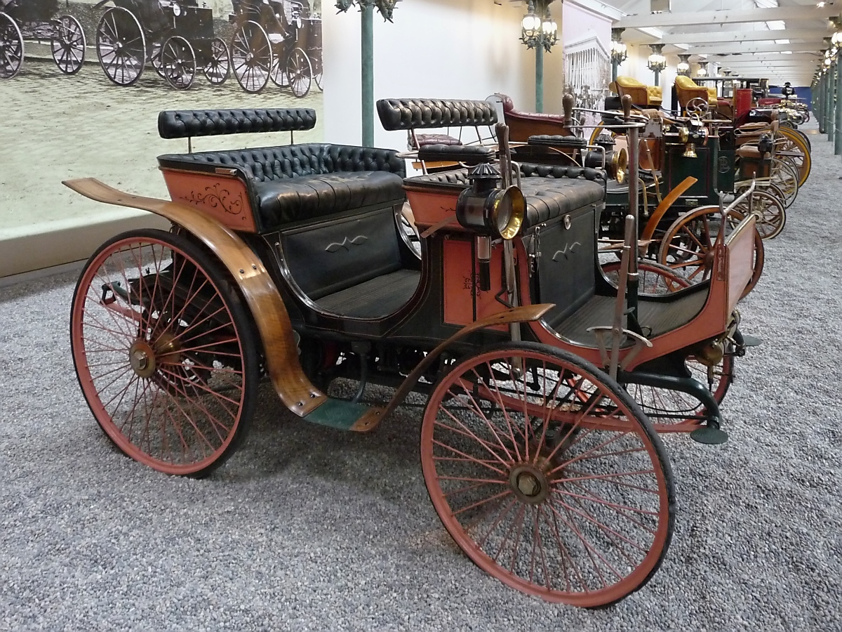 Peugeot Phaetonnet Type 8

Baujahr 1893, 2 Zylinder, 1282 ccm, 20 km/h, 3 PS

Cité de l'Automobile, Mulhouse, 3.10.12