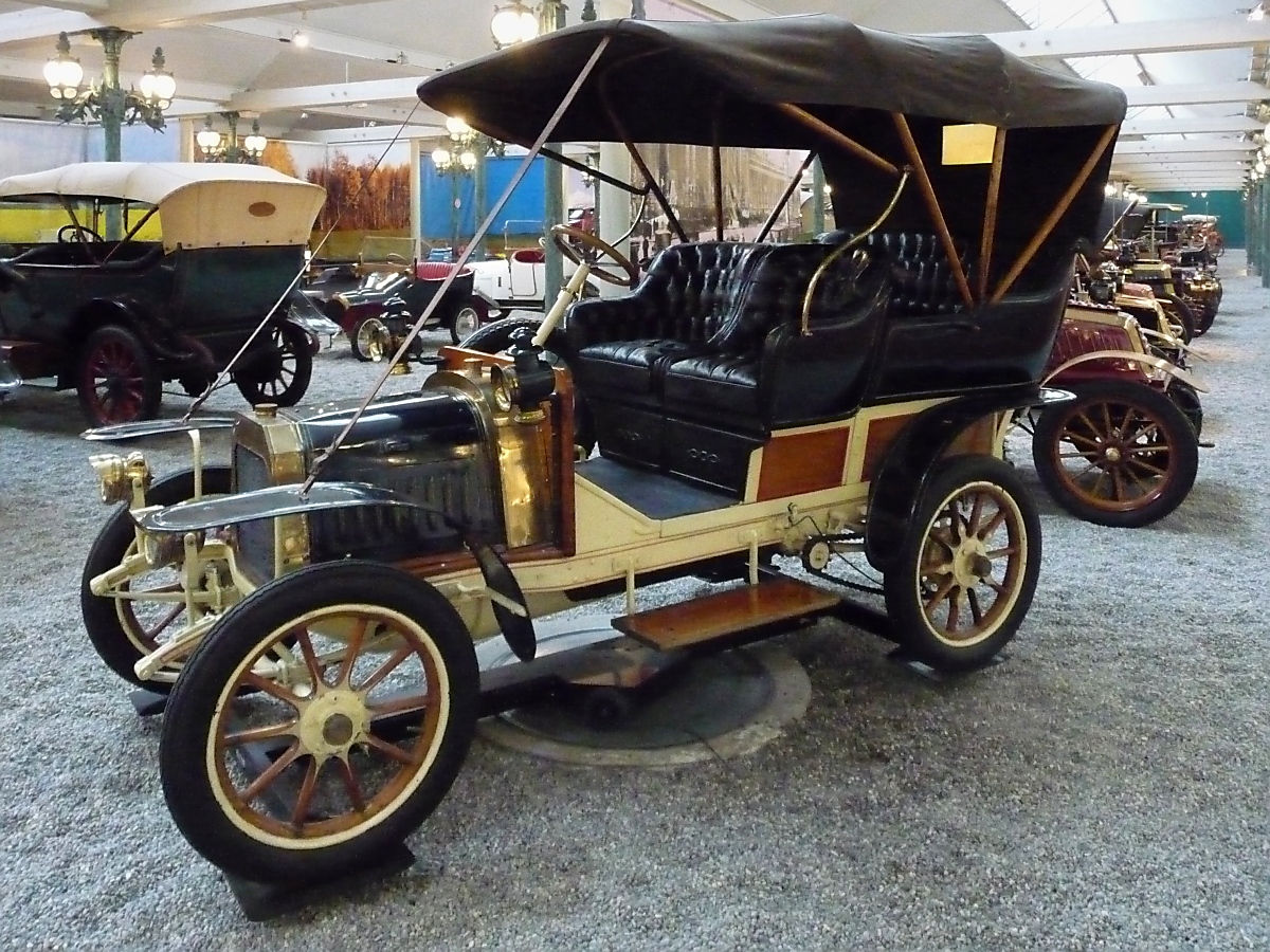 Peugeot  Tonneau  VCI 

Baujahr 1907, 1 Zylinder, 1045 ccm, 40 km/h, 8 PS 

Cité de l'Automobile, Mulhouse, 3.10.12