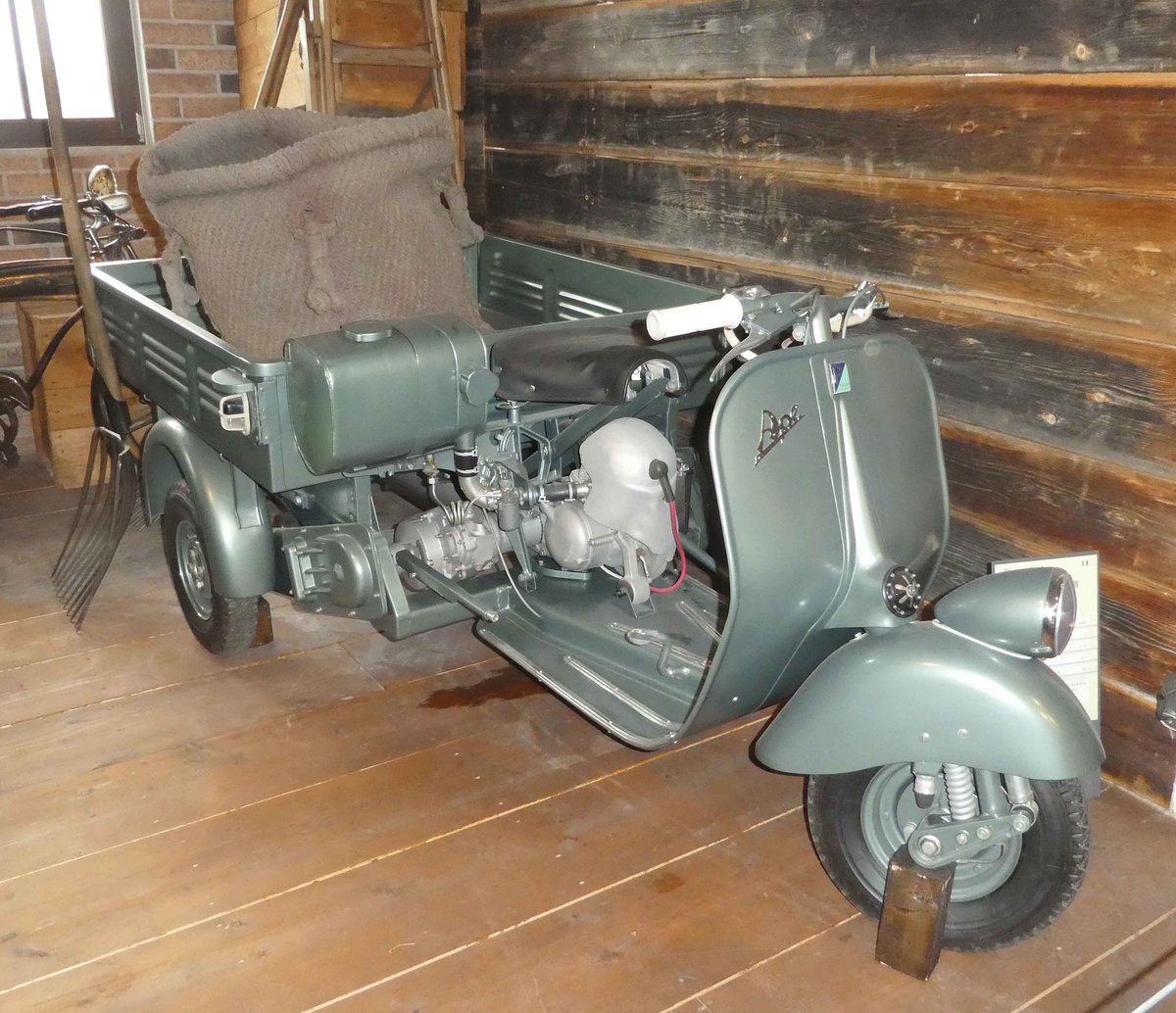 =Piaggio Ape A, Bj. 1948, 125 ccm, 4,5 PS, gesehen im Auto & Traktor Museum Bodensee, 10-2019. 