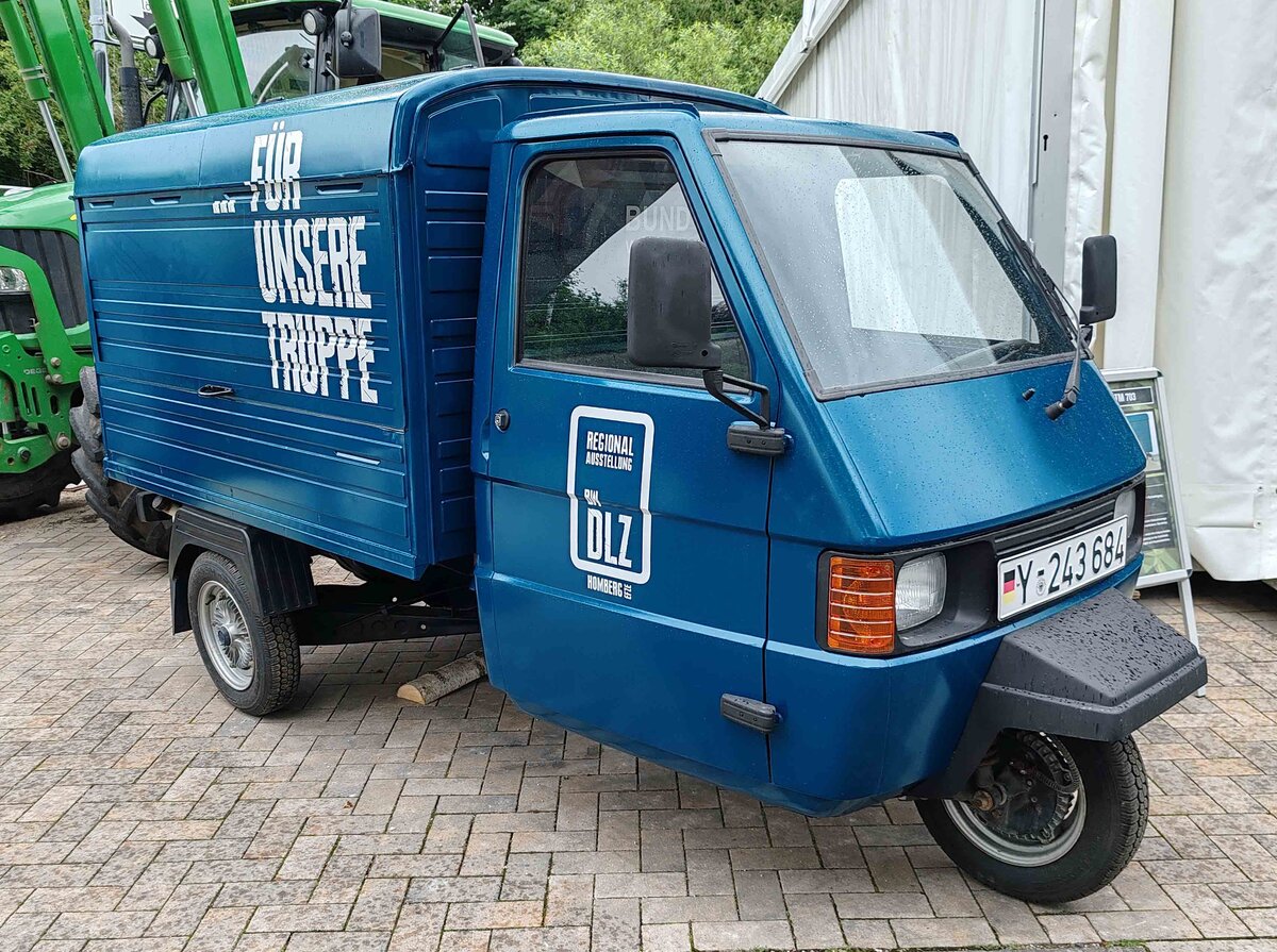 =Piaggio Ape vom Bundeswehr-Dienstleistungszentrum Homberg/Efze, gesehen beim Hessentag in Fulda, 06-2026
