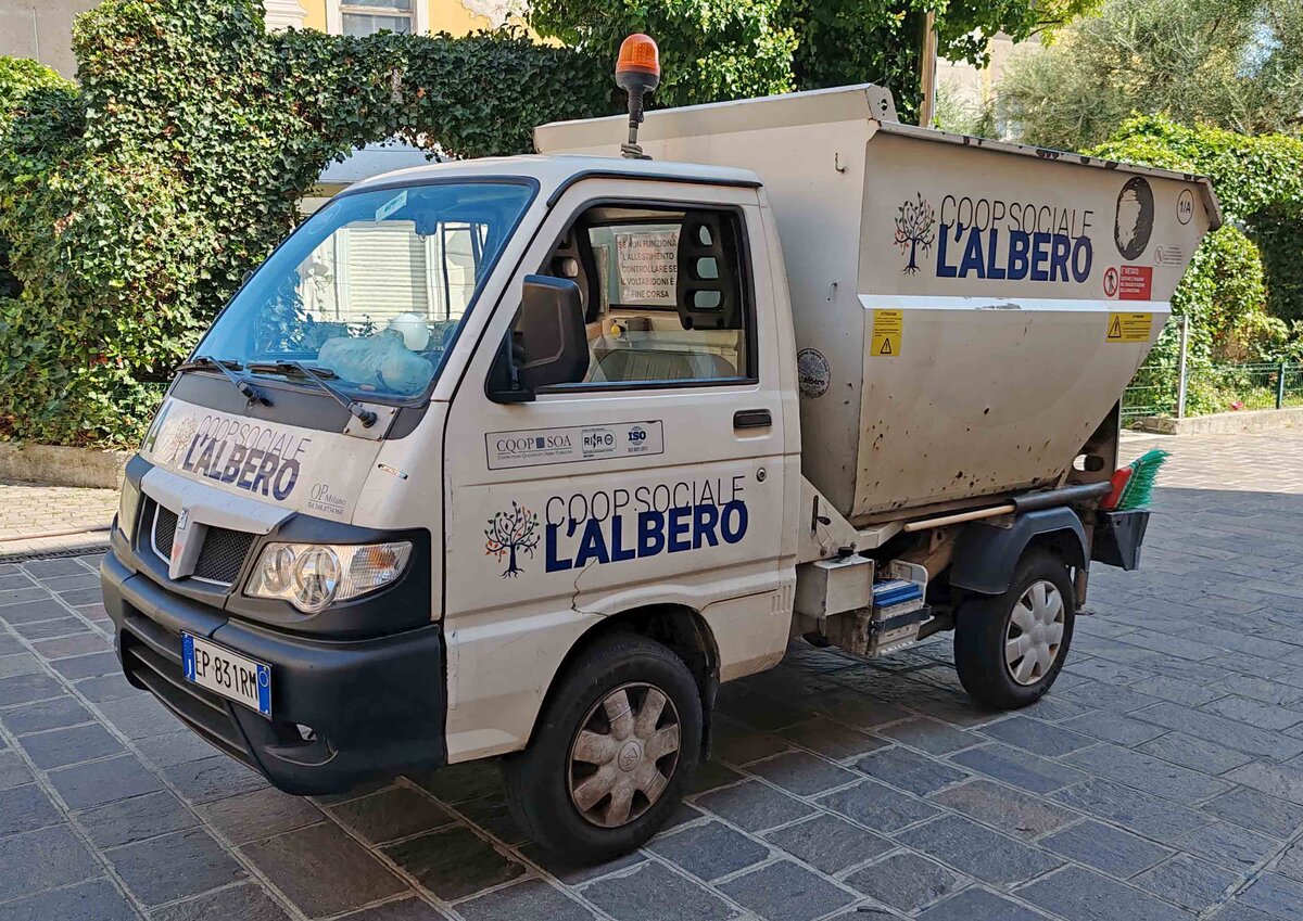 =Piaggio Porter, eingesetzt zur Stadtreinigung am Gardasee, 09-2025
