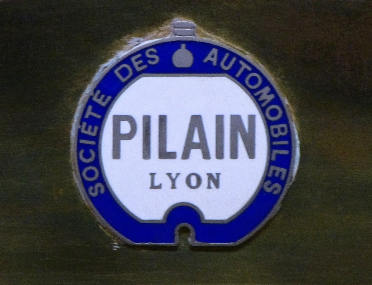 Pilain, Firmenlogo am Kühler eines Oldtimers von 1910, die französische Autofirma produzierte von 1902-1920, Dez.2013