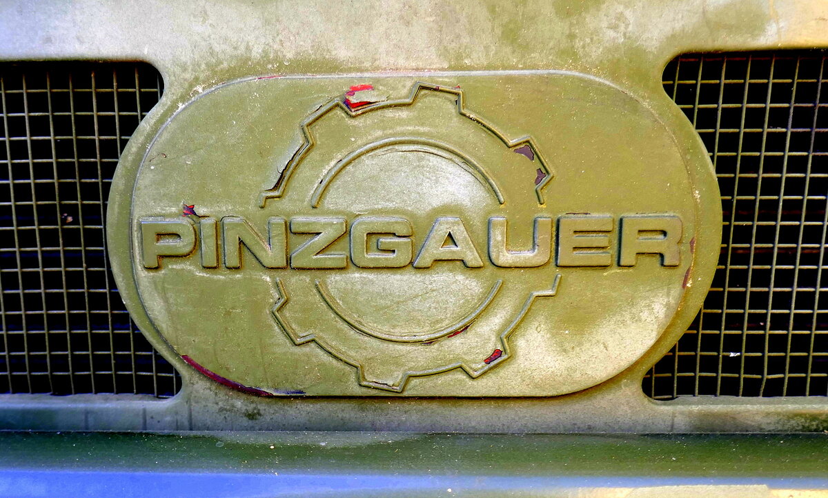 Pinzgauer, Logo an der Front des Militärfahrzeuges, Juli 200
