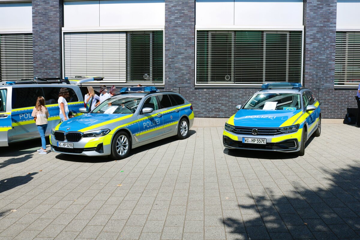 Polizei Frankfurt am Main VW Passat FustW und Autobahn Polizei Frankfurt BMW 5er am 04.09.22 beim Tag der offenen Tür