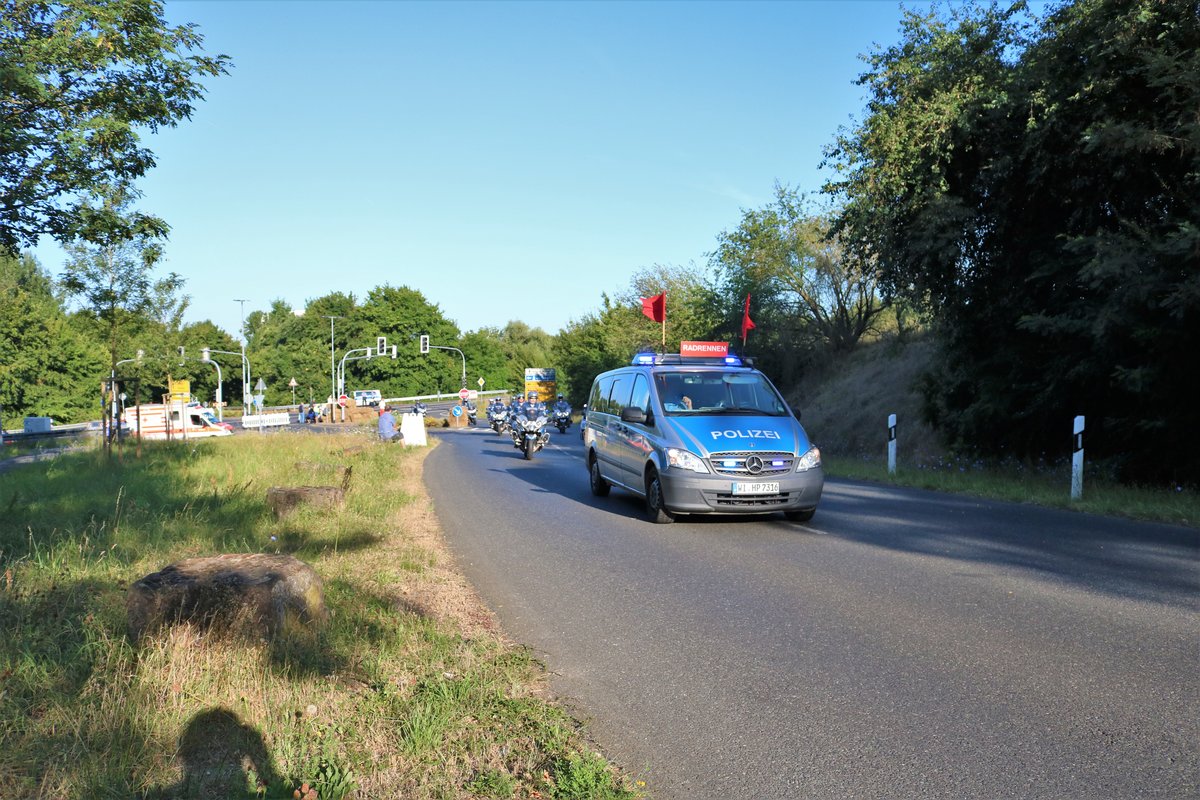 Polizei Hessen Mercedes Benz Vito FustW zum Absperren der Ironman Radstrecke am 08.07.18 in Maintal Hochstadt 