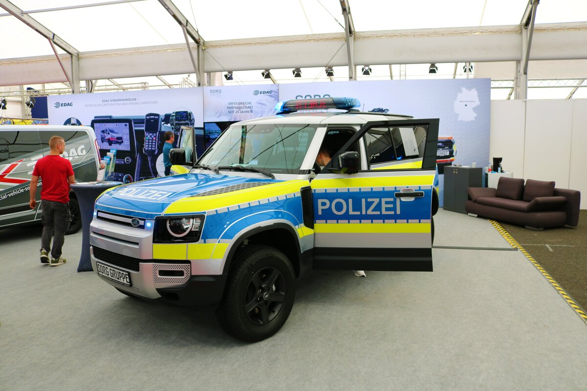 Polizei Land Rover Defender am 13.05.22 auf der Rettmobil in Fulda