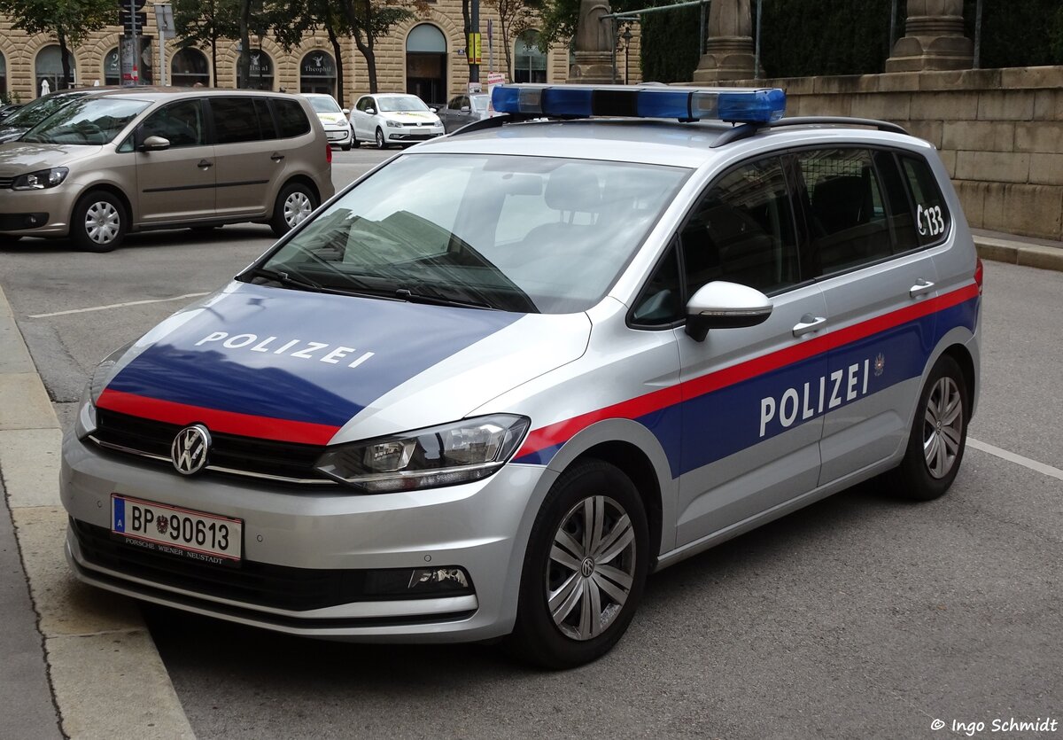  VW T 6 Der sterreichischen Bundespolizei Steht In Wien Im November 