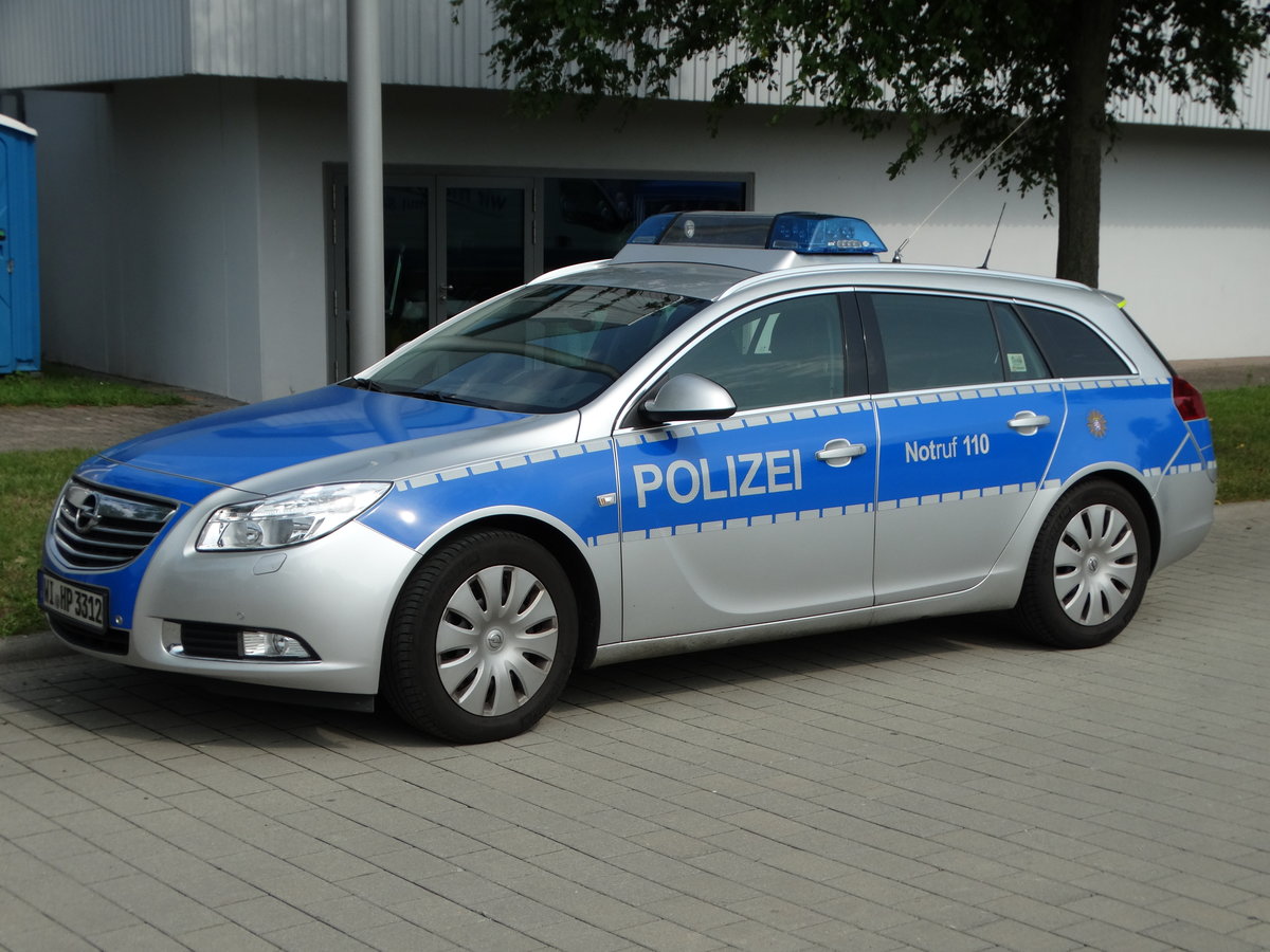 Polizei Südosthessen Opel Insignia FustW am 26.08.17 in Langen bei einer Fahrzeugschau